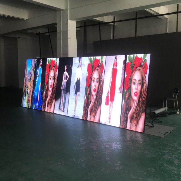 P2.5 Indoor LED Poster